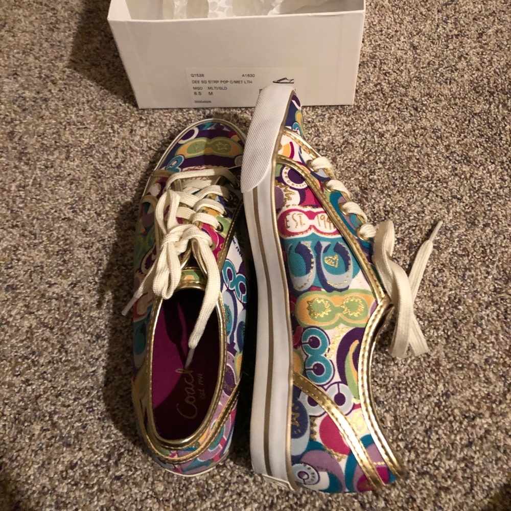 Coach logo canvas sneaker! Limited edition